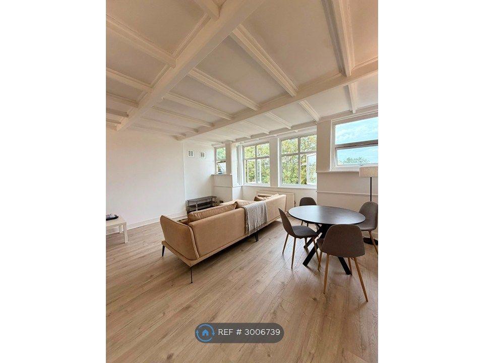 Property photo 1 of 10 Living Room