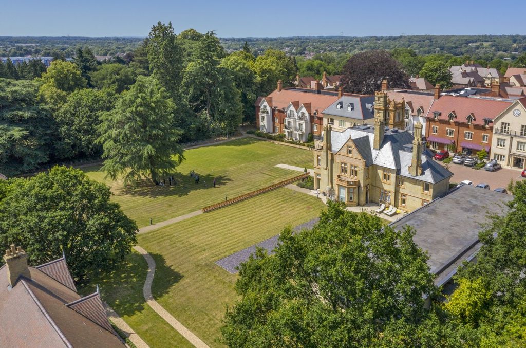 Property photo 1 of 12