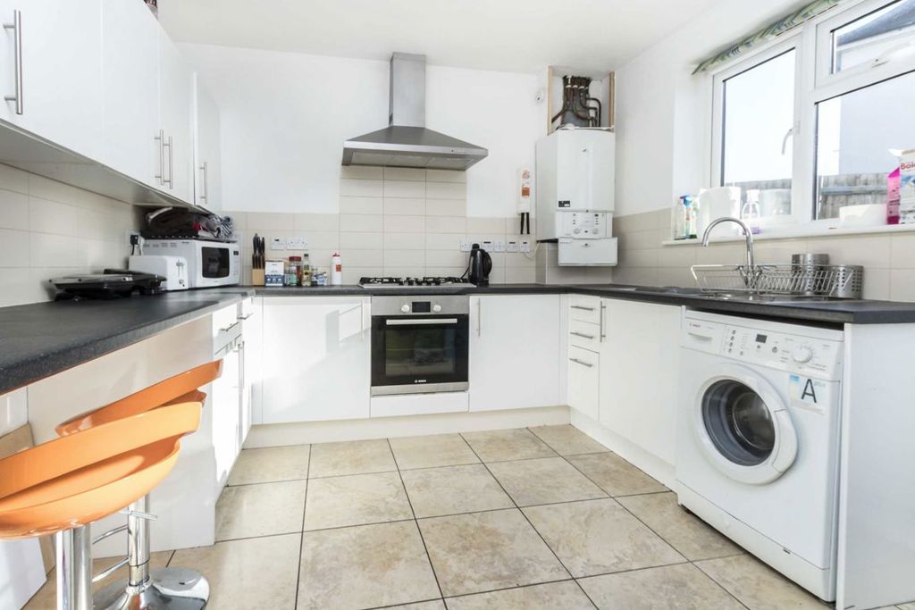 Property photo 3 of 6