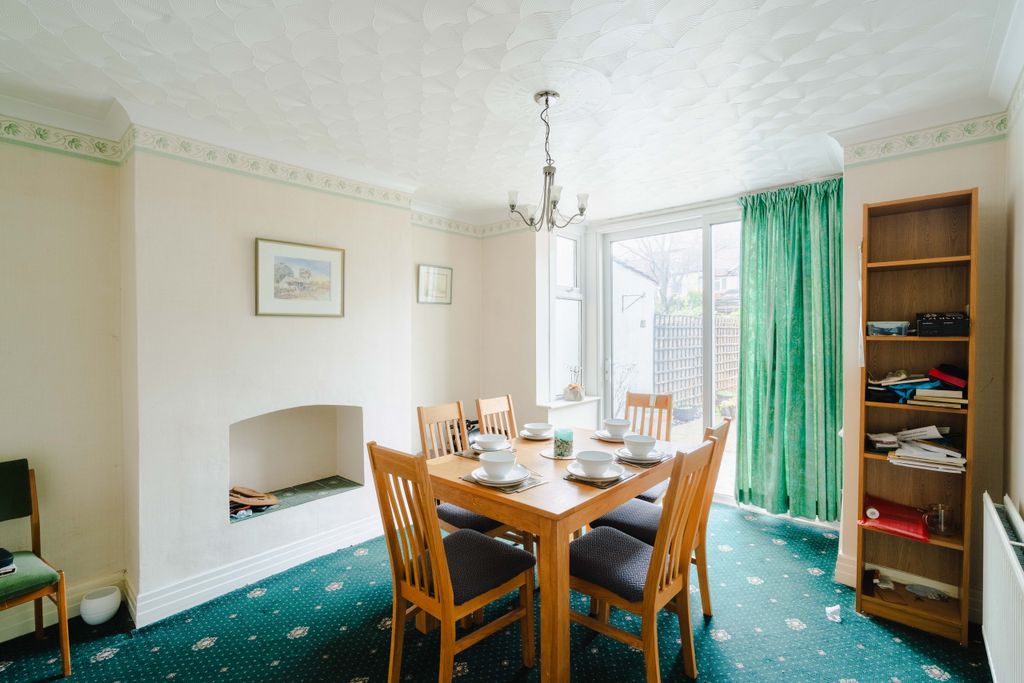 Property photo 2 of 17 8