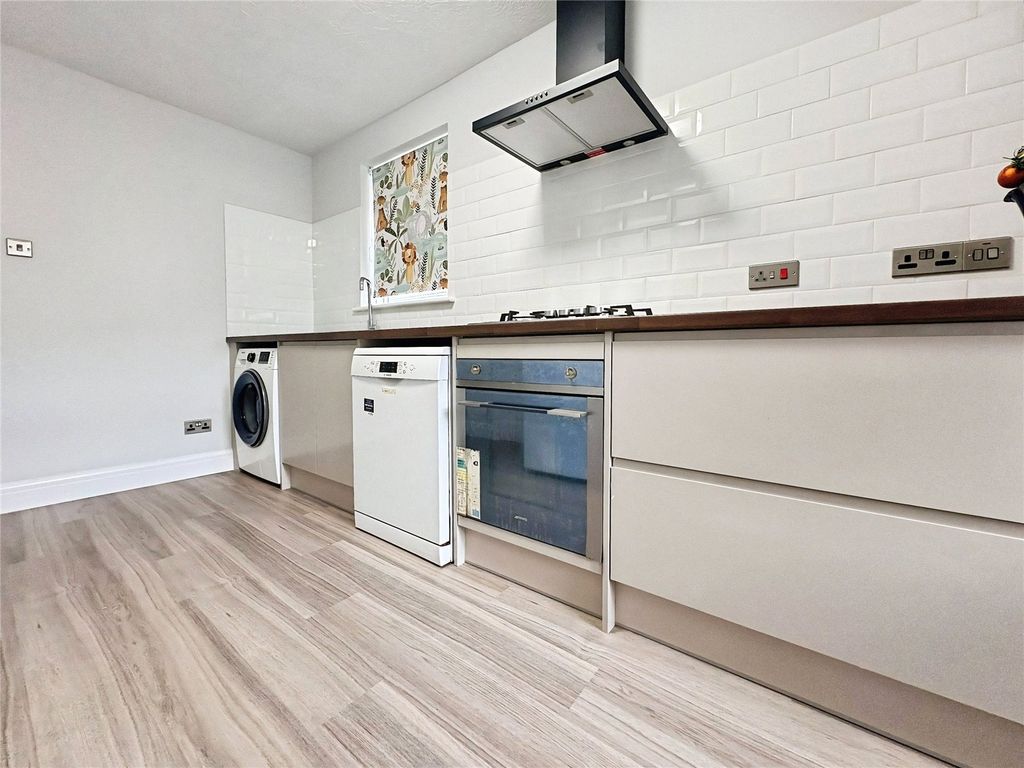 Property photo 2 of 19 Kitchen