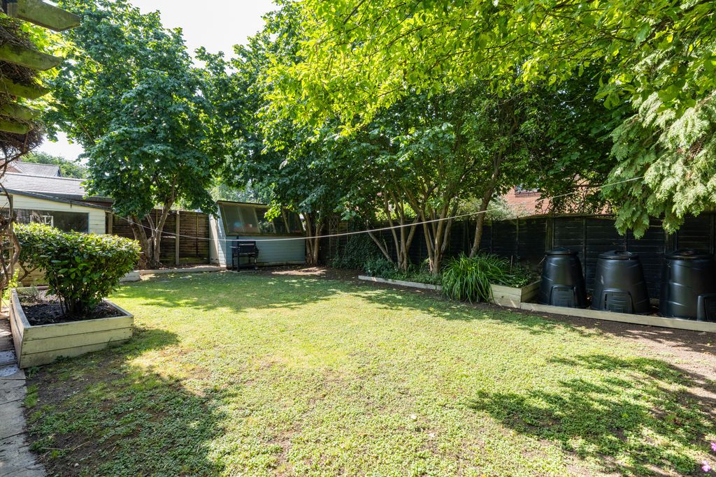 Property photo 3 of 24 Garden
