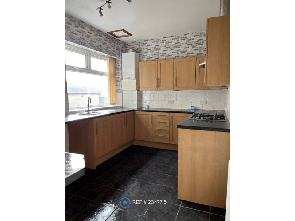 Property photo 3 of 8 Kitchen