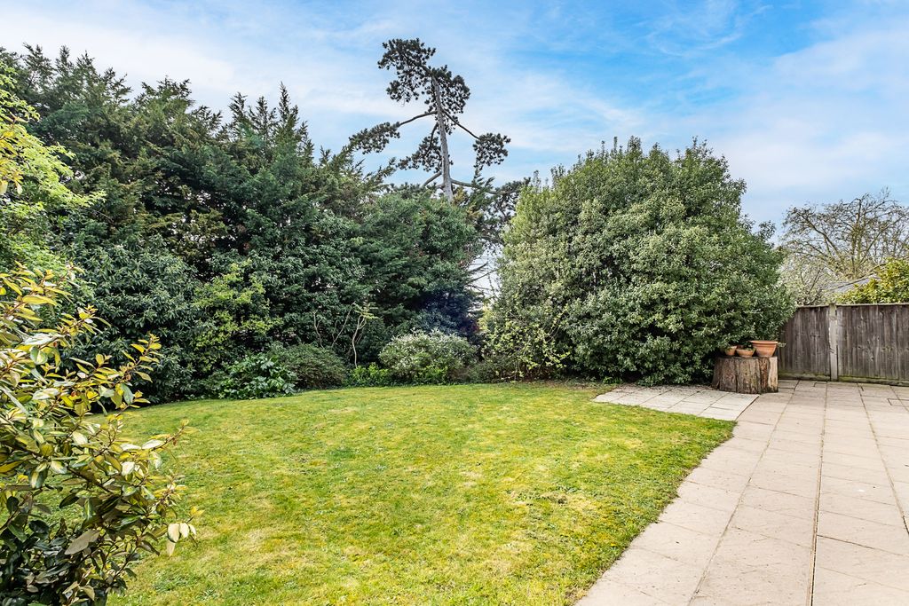 Property photo 2 of 28