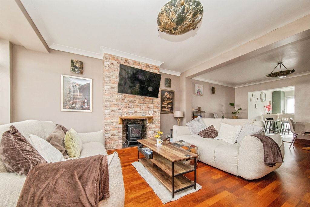 Property photo 2 of 19