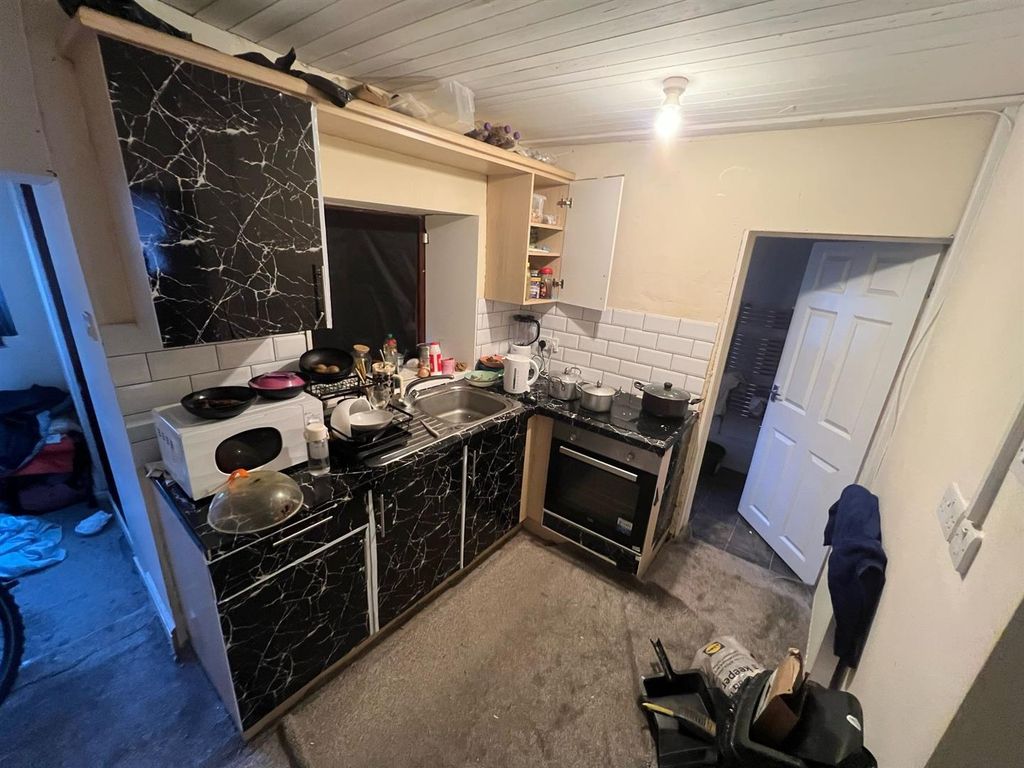 Property photo 3 of 7 Kitchen.Jpg