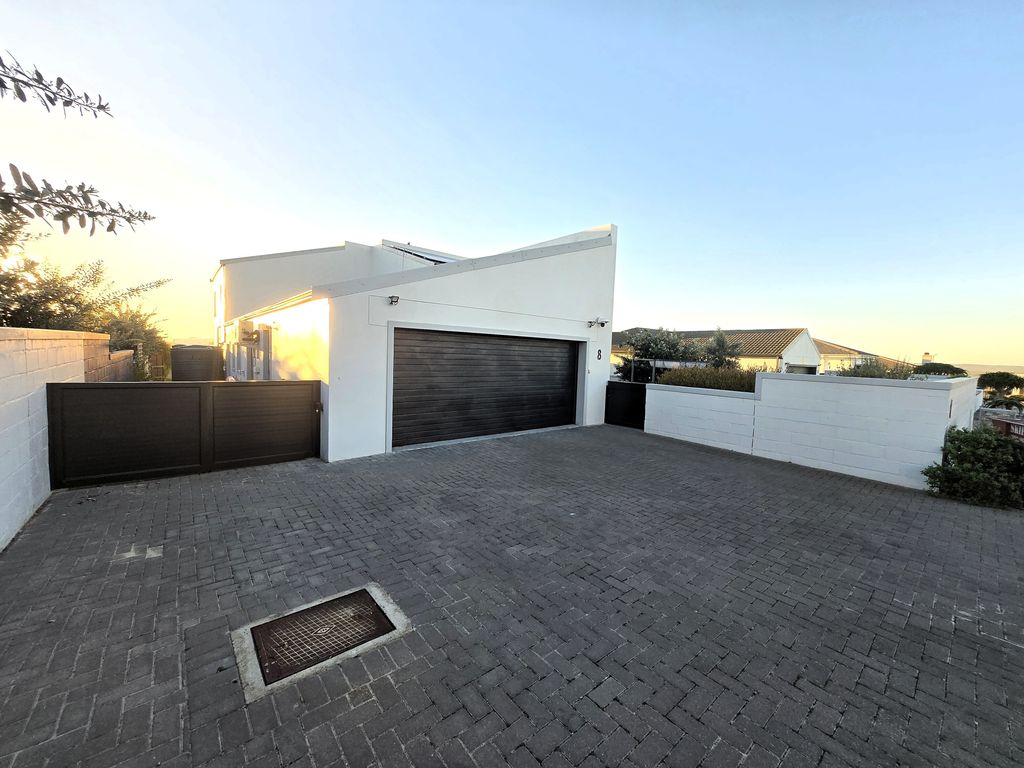 Property photo 2 of 36