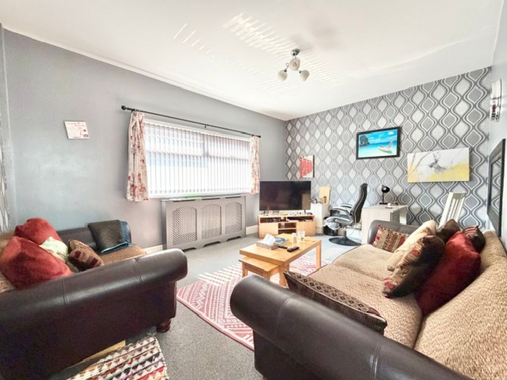 Property photo 3 of 15 Lounge