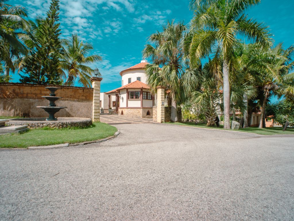 Property photo 2 of 35