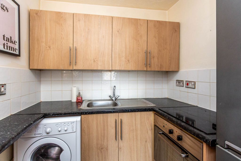 Property photo 3 of 6 Kitchen