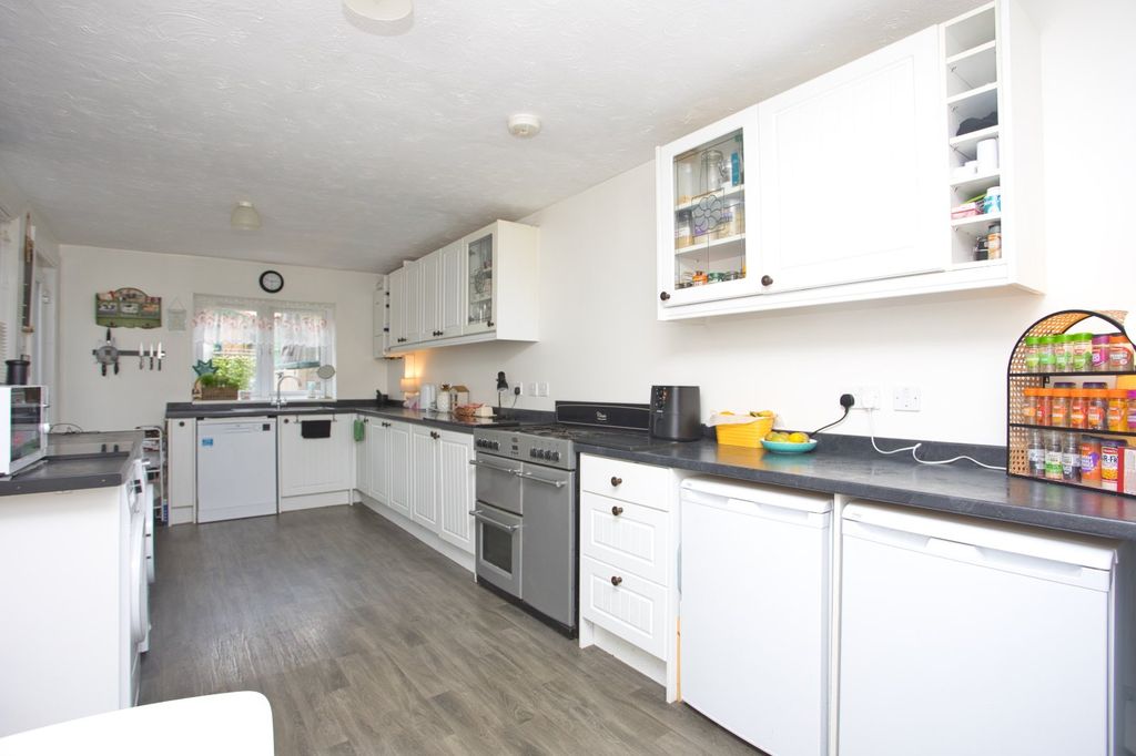 Property photo 3 of 12 Picture 3