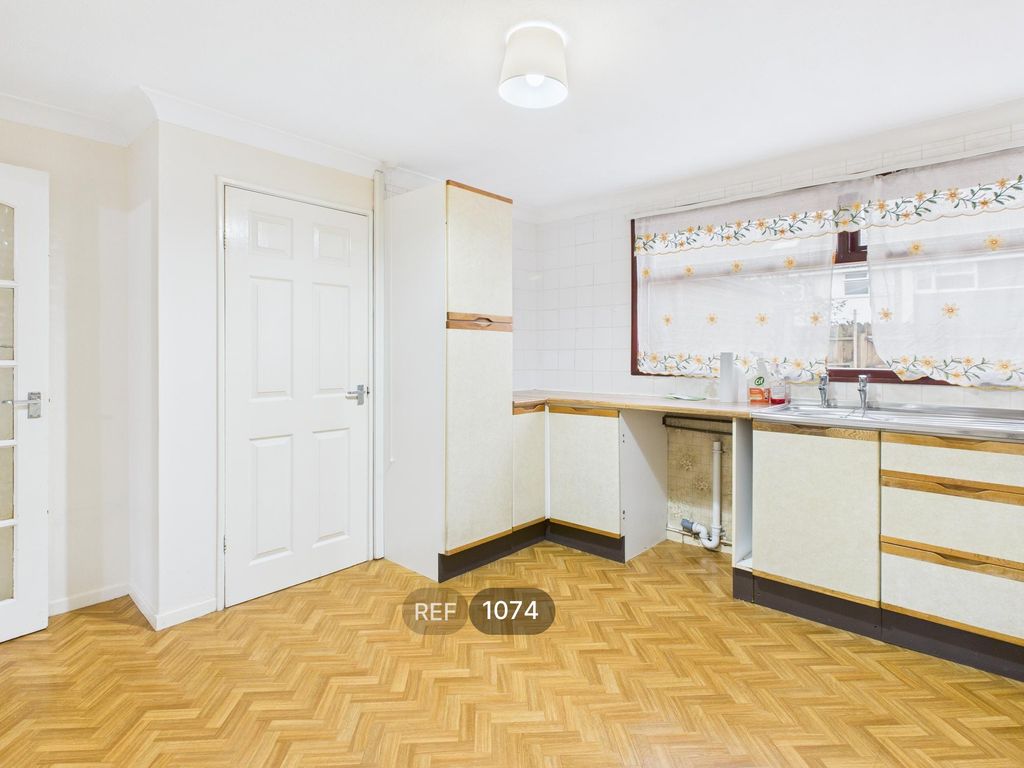 Property photo 3 of 27 Kitchen