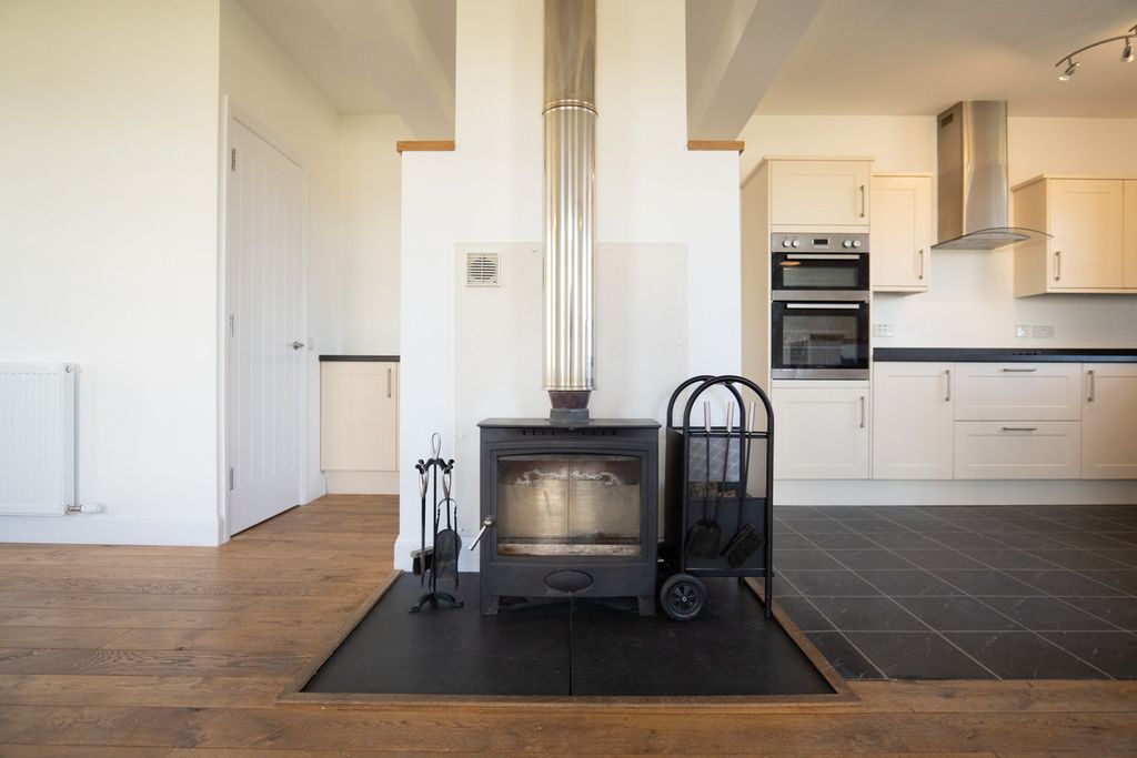 Property photo 2 of 33