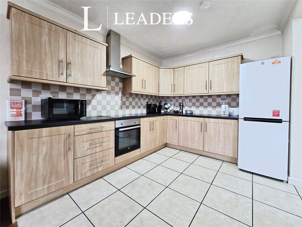 Property photo 2 of 19 Kitchen Communal