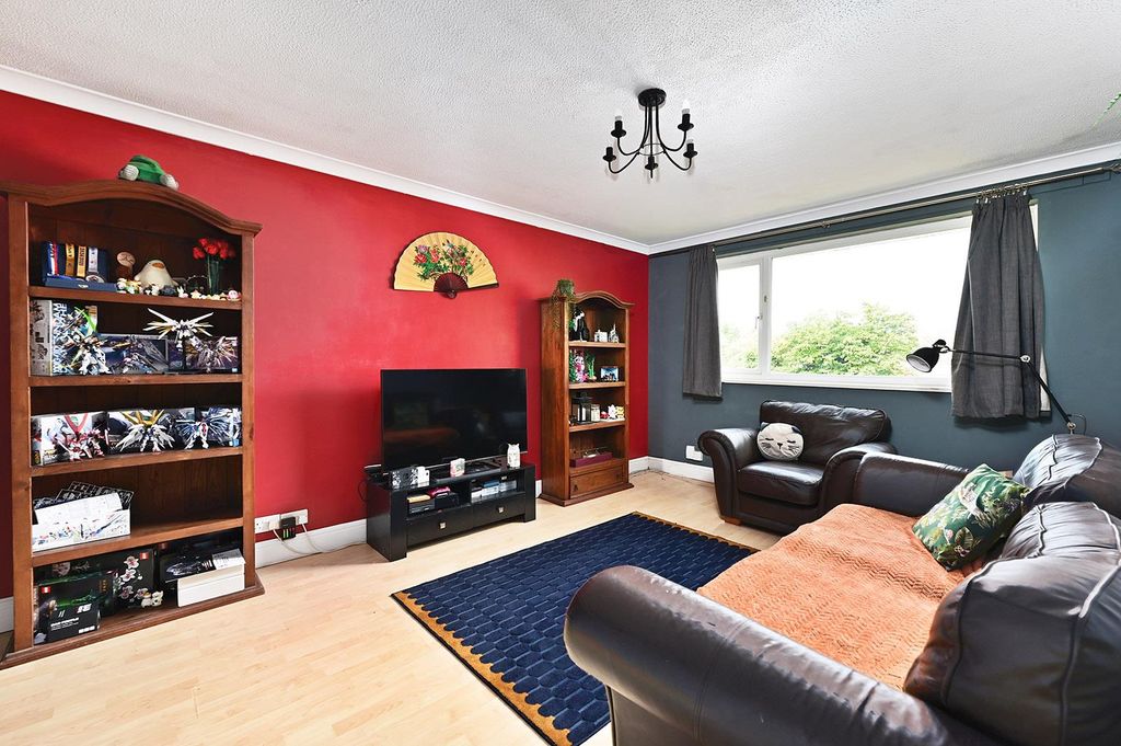 Property photo 2 of 8 Cranbourne Court