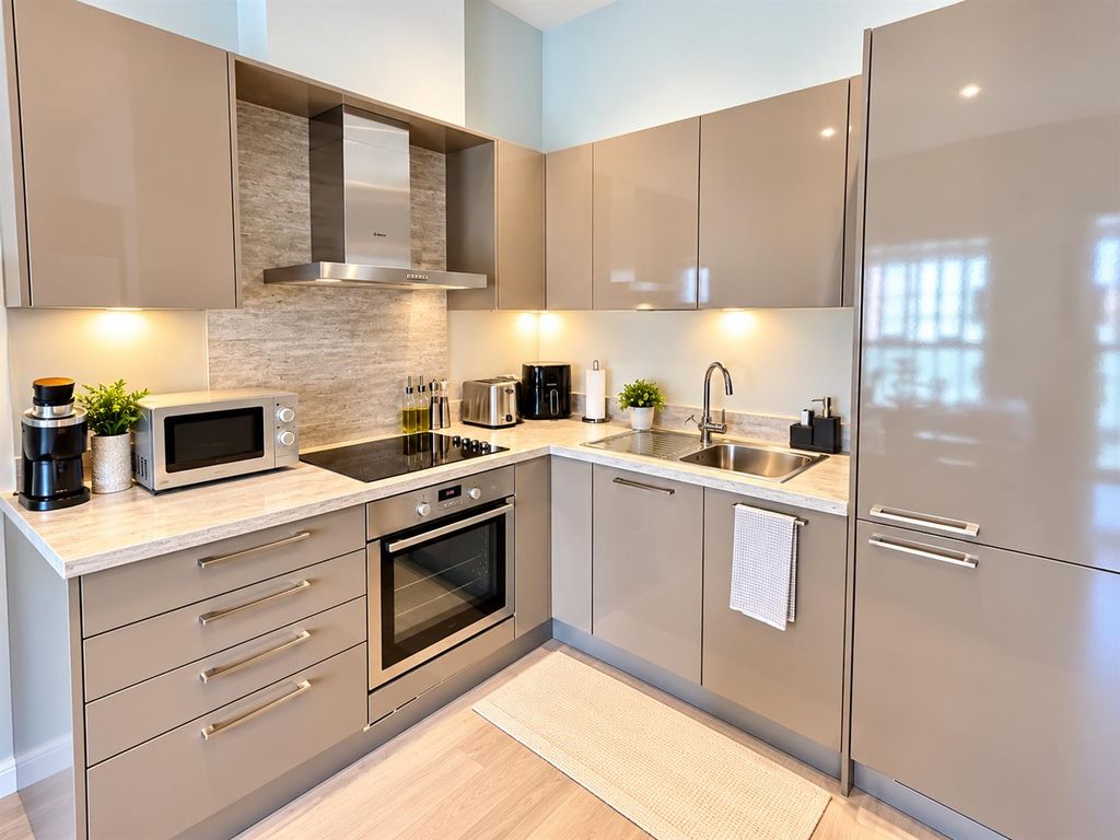 Property photo 3 of 13 c4Ab6798-08F1-405F-B0B2-14c1Bd423693.Png