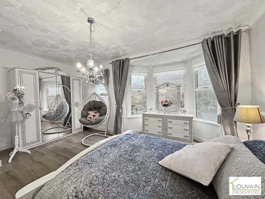 Property photo 3 of 29