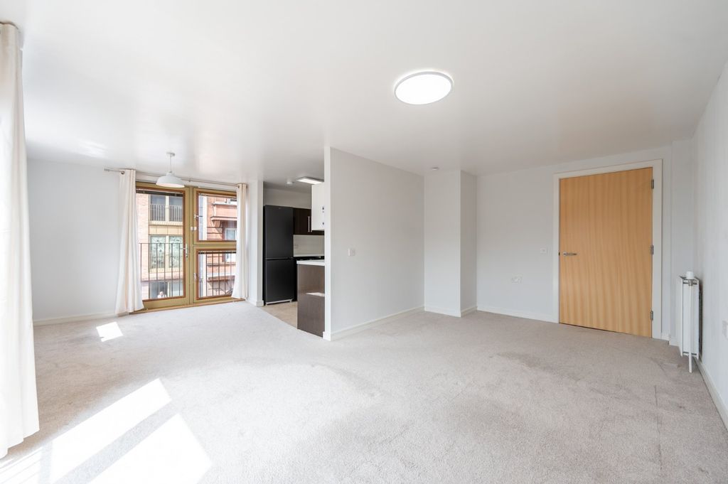 Property photo 3 of 12 Picture No. 02