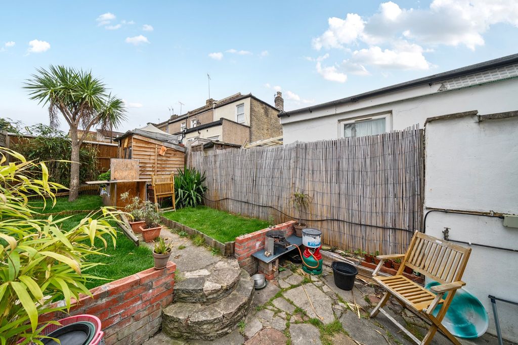 Property photo 3 of 20 Garden