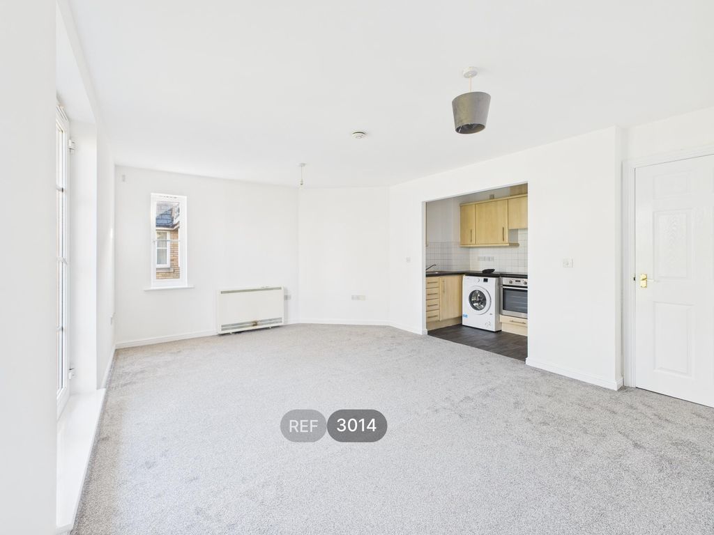 Property photo 3 of 17 Living Room