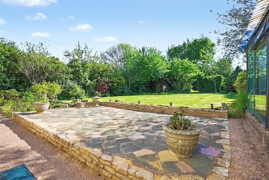 Property photo 2 of 17 Garden