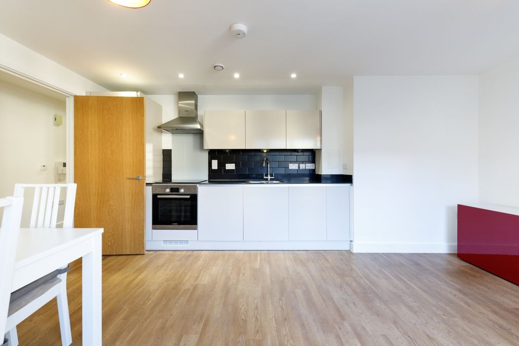 Property photo 3 of 11 Mildmay Avenue 10...