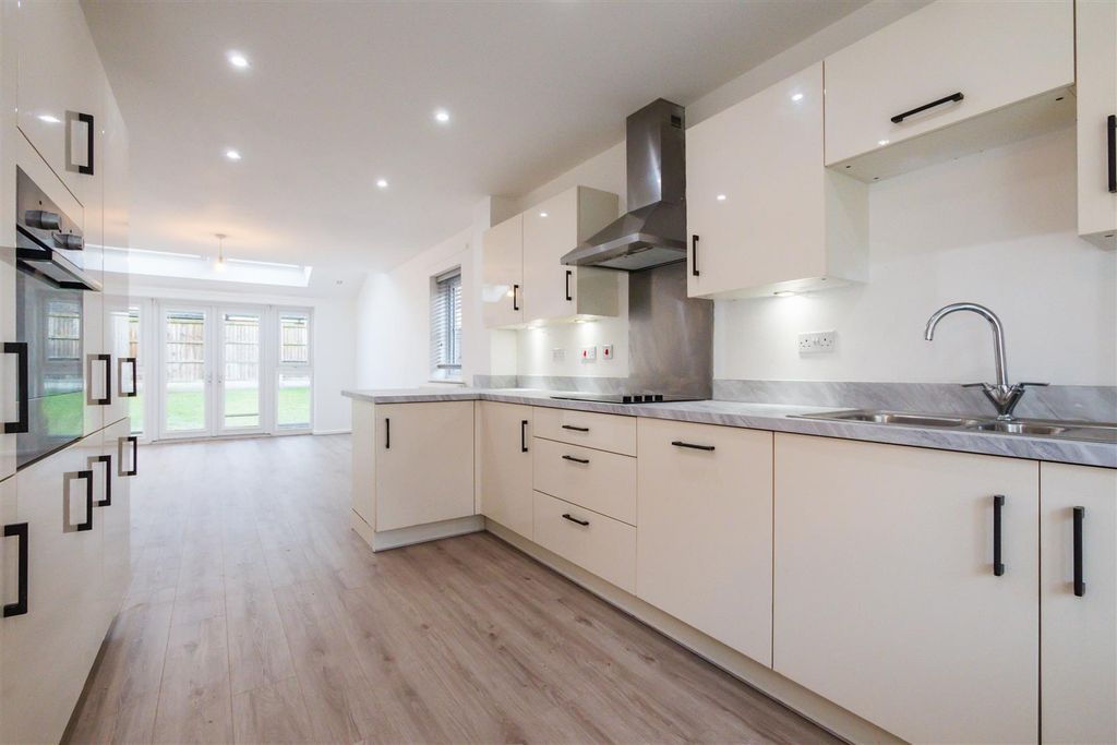 Property photo 1 of 17 Kitchen
