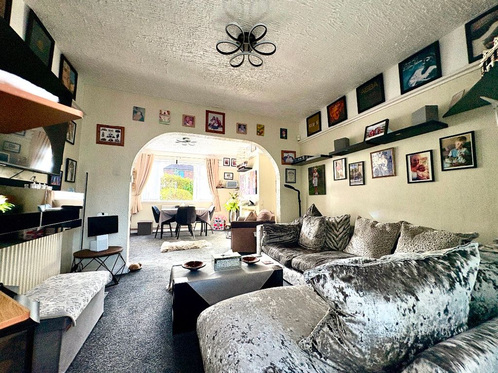Property photo 2 of 28