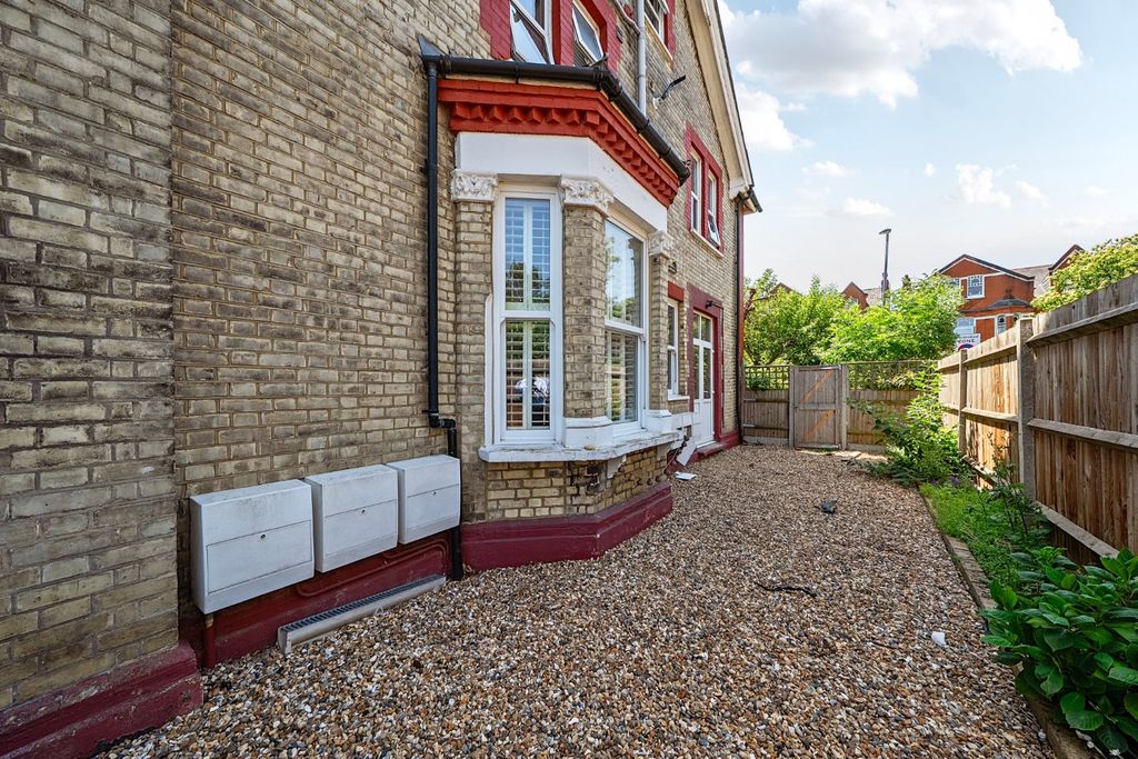 Property photo 2 of 19 Picture No. 35