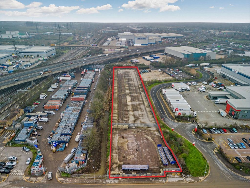 Property photo 1 of 9 Photo 10