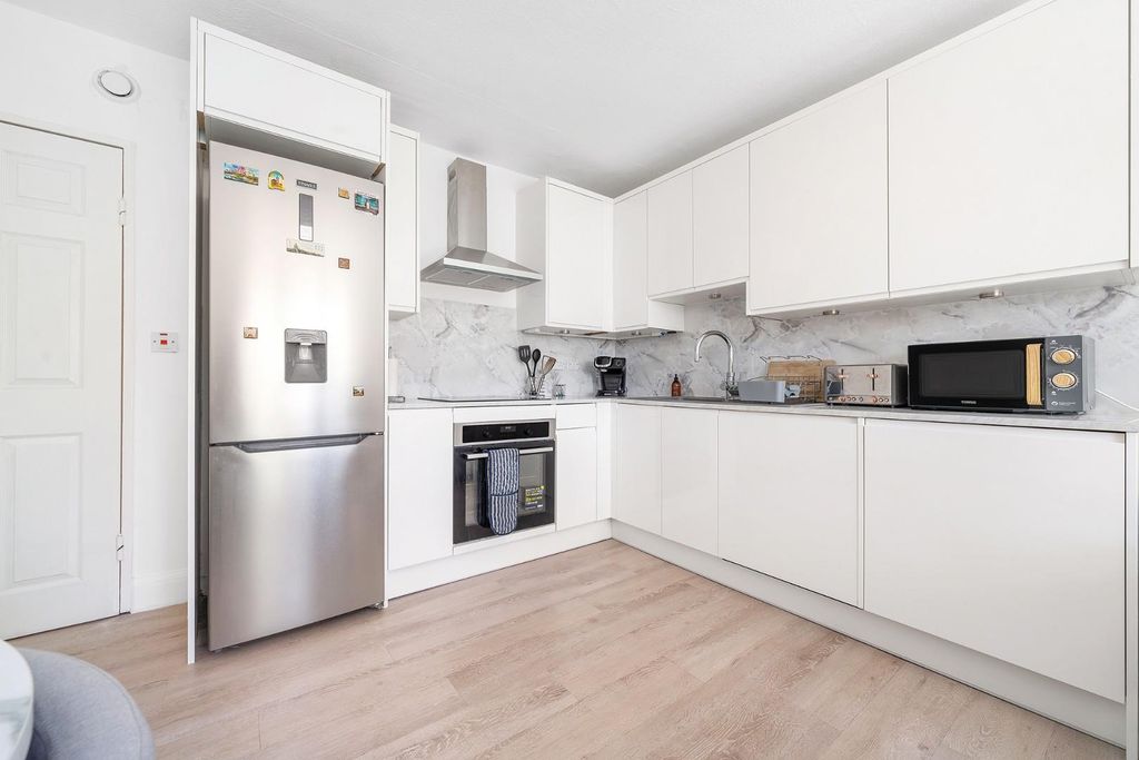 Property photo 2 of 15 Kitchen.Jpg
