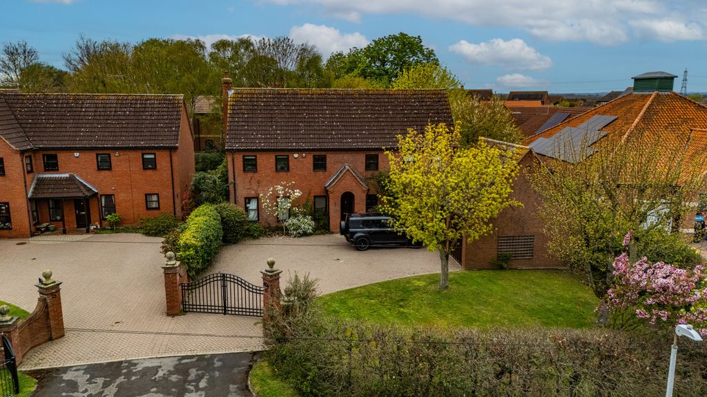 Property photo 1 of 18 Photo 1