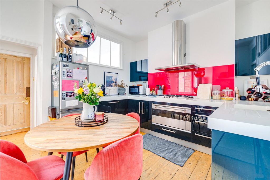 Property photo 3 of 7 Picture No. 14