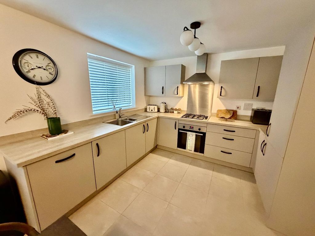 Property photo 3 of 13 Kitchen