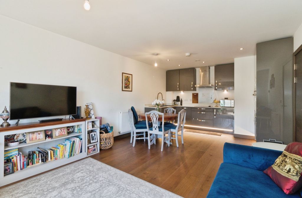 Property photo 3 of 14 Pbox-Img.Jpg