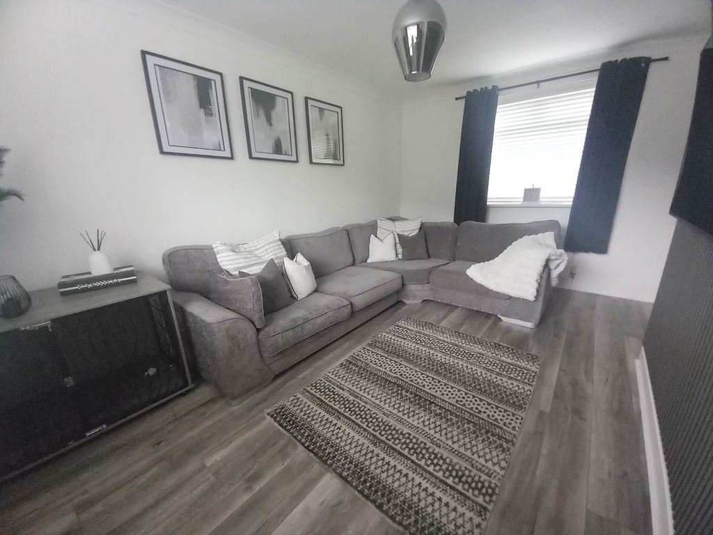 Property photo 2 of 16 Lounge