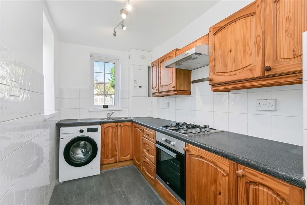 Property photo 3 of 28