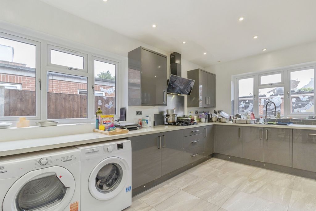 Property photo 2 of 17 Kitchen