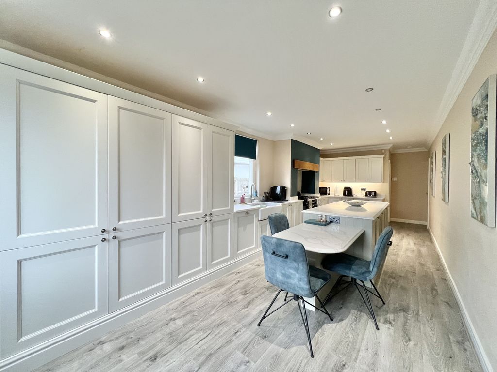 Property photo 3 of 37