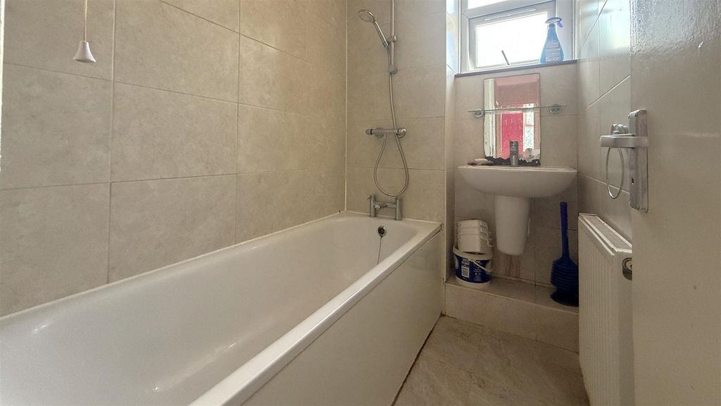 Property photo 1 of 14 Bathroom .Jpg