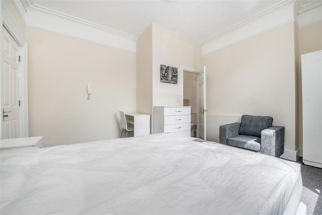 Additional image 15 of 9 bed semi-detached house for saleWalk Of Station, High Wycombe HP13