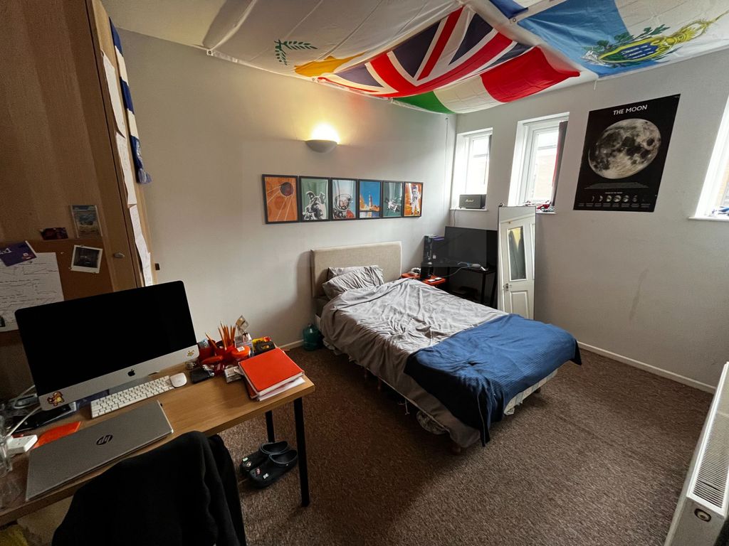 Property photo 3 of 7 Photo 2