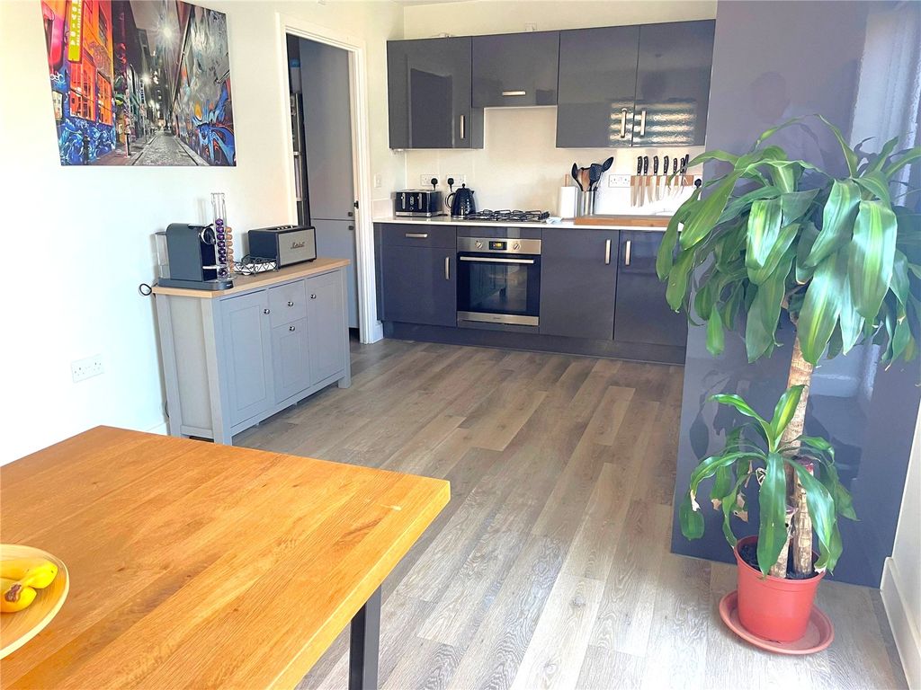 Property photo 3 of 19 Kitchen