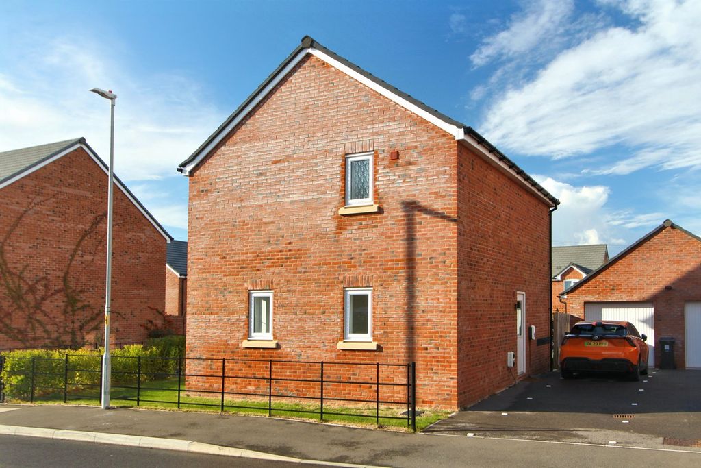 Property photo 3 of 18