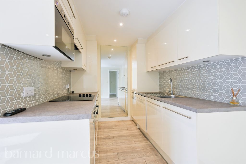 Property photo 2 of 7 Kitchen