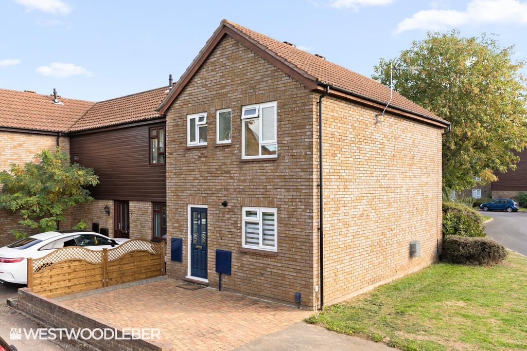 Property photo 1 of 17 Shireclose_17.Jpg