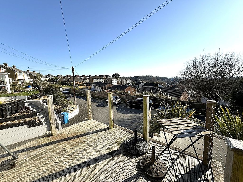 Property photo 2 of 25