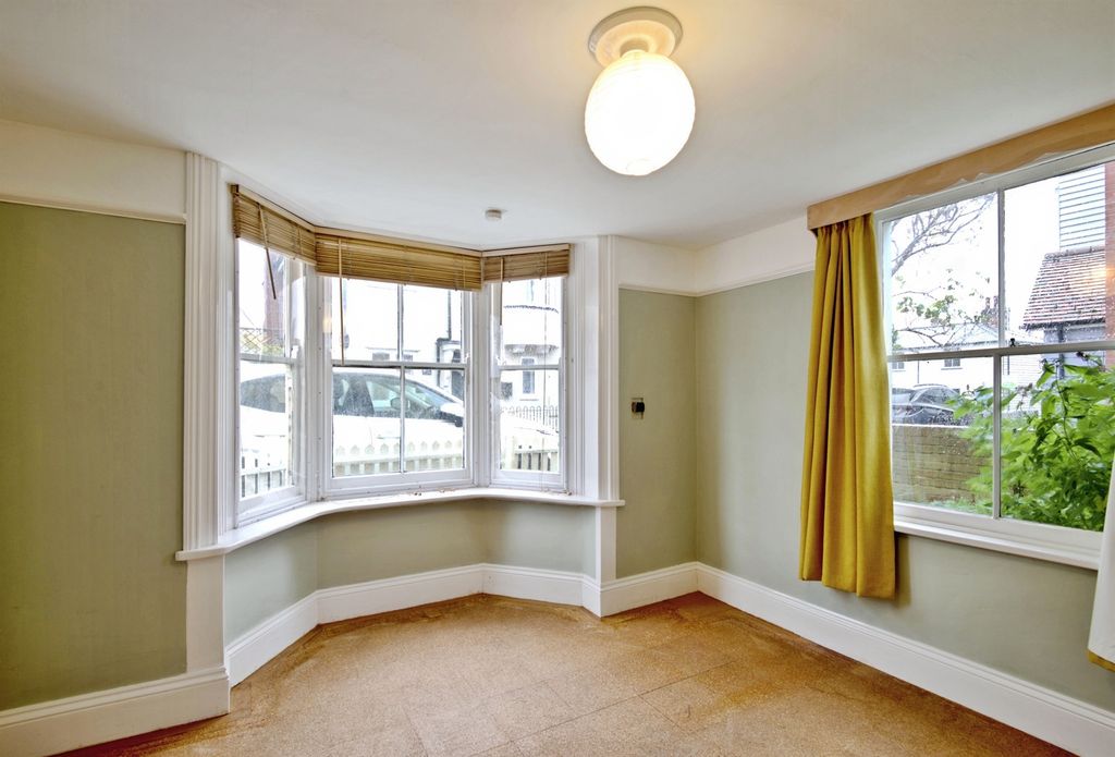 Property photo 3 of 27