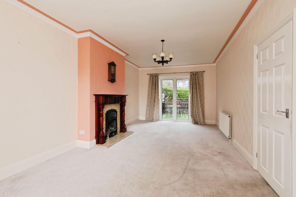 Property photo 1 of 19 Living Room