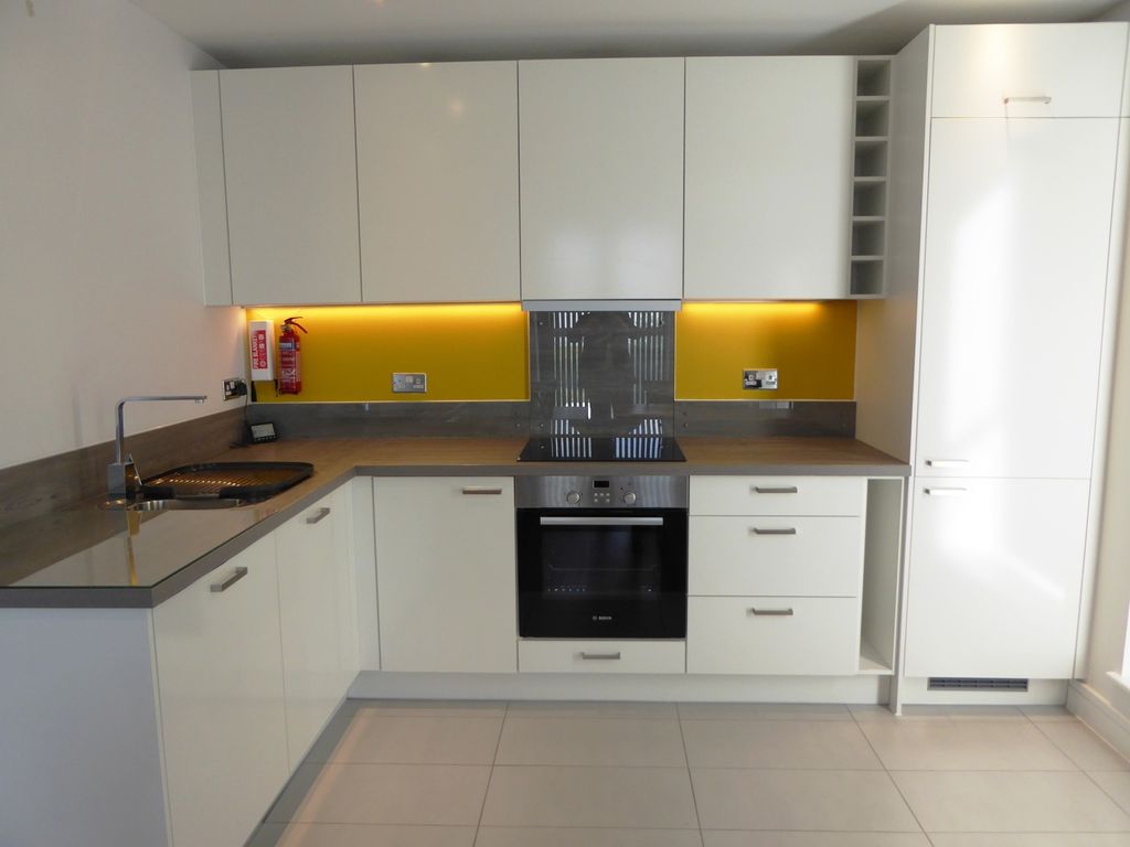 Property photo 3 of 8 Kitchen